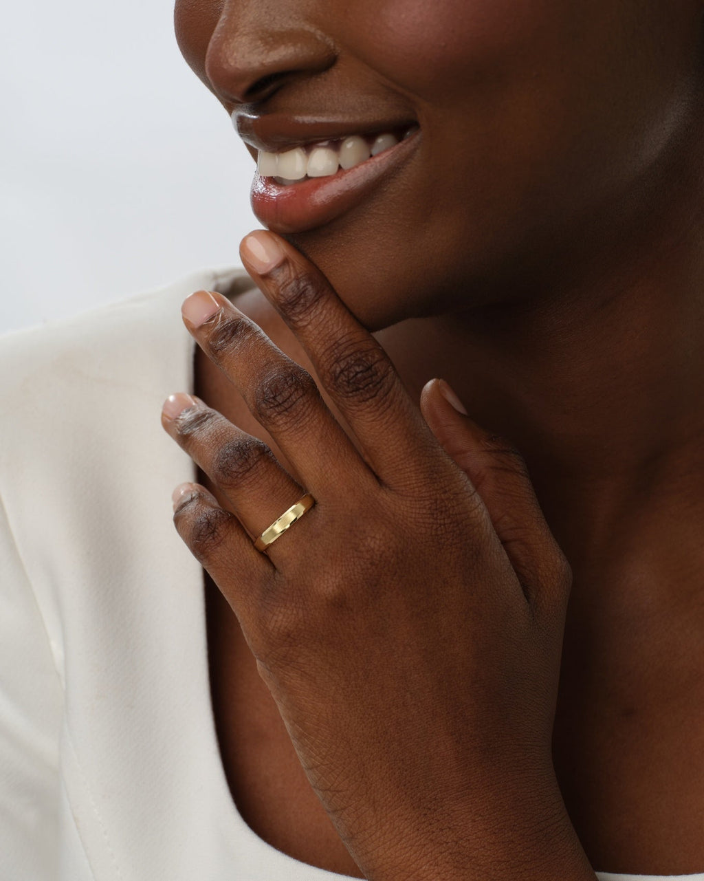 4mm Beveled Edge Wedding Band - Matte Brushed