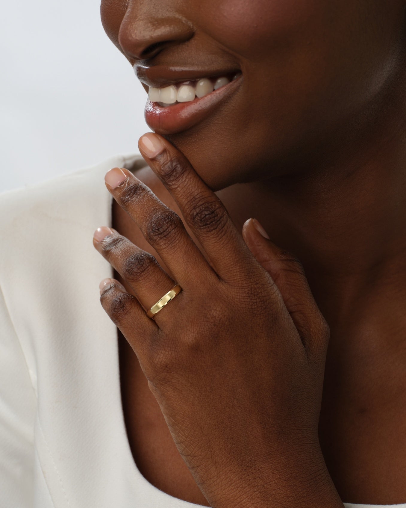 4mm Beveled Edge Wedding Band - Matte Brushed