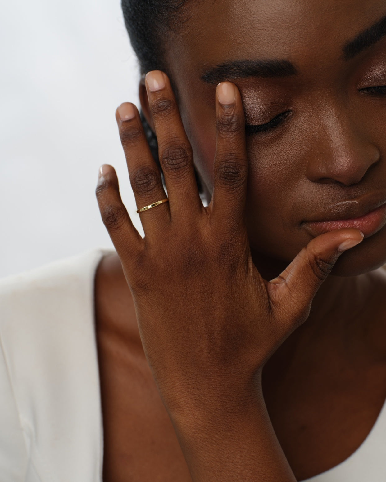 2mm Beveled Edge Wedding Band