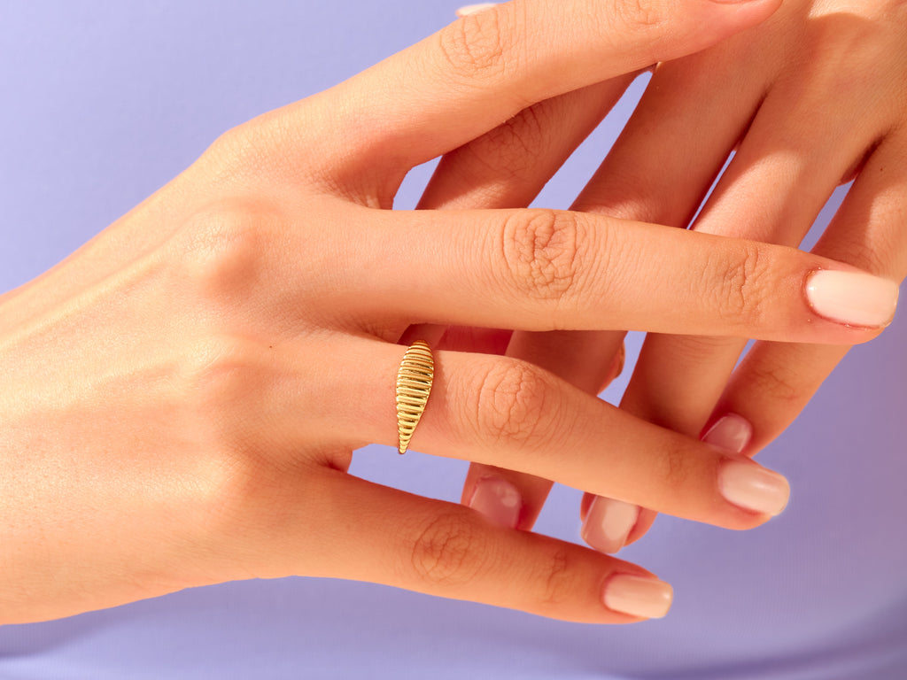 Minimalist Wavy Signet Ring