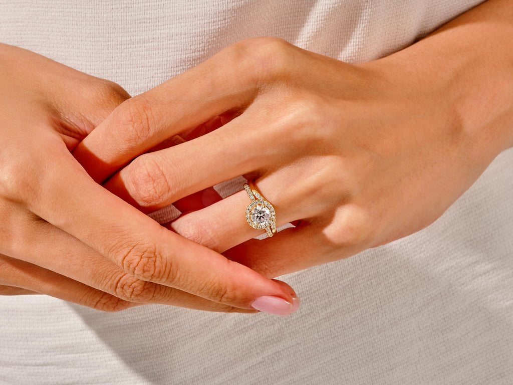U-Curved Wedding Band