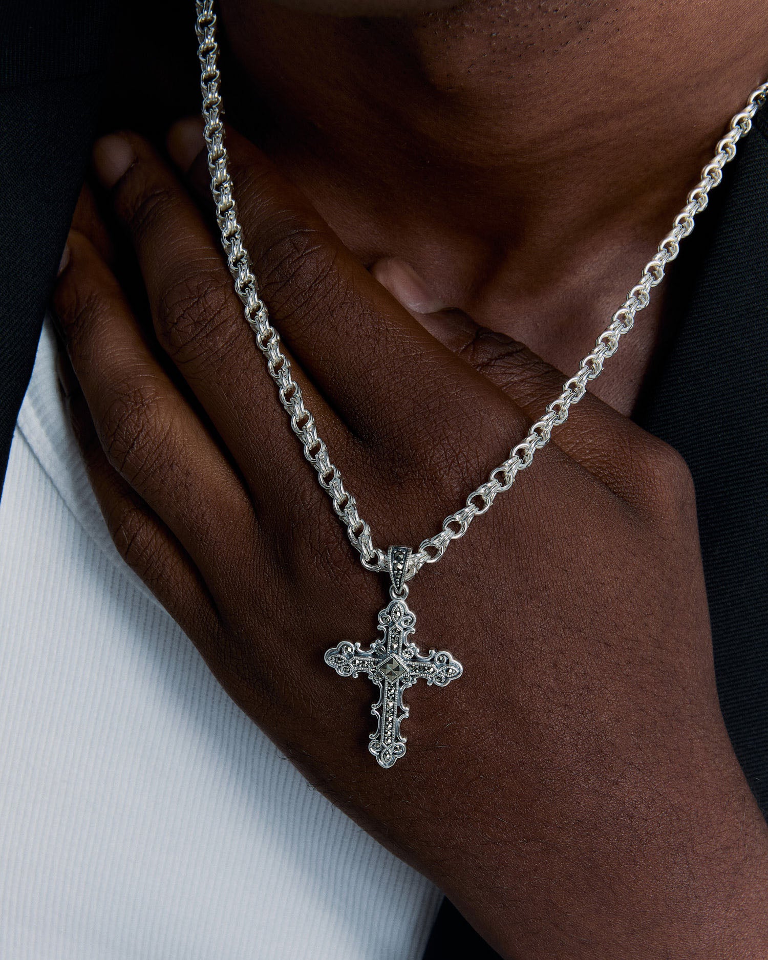 Engraved Cross Necklace with 4 Onyx Stone Details - 925k Sterling Silver