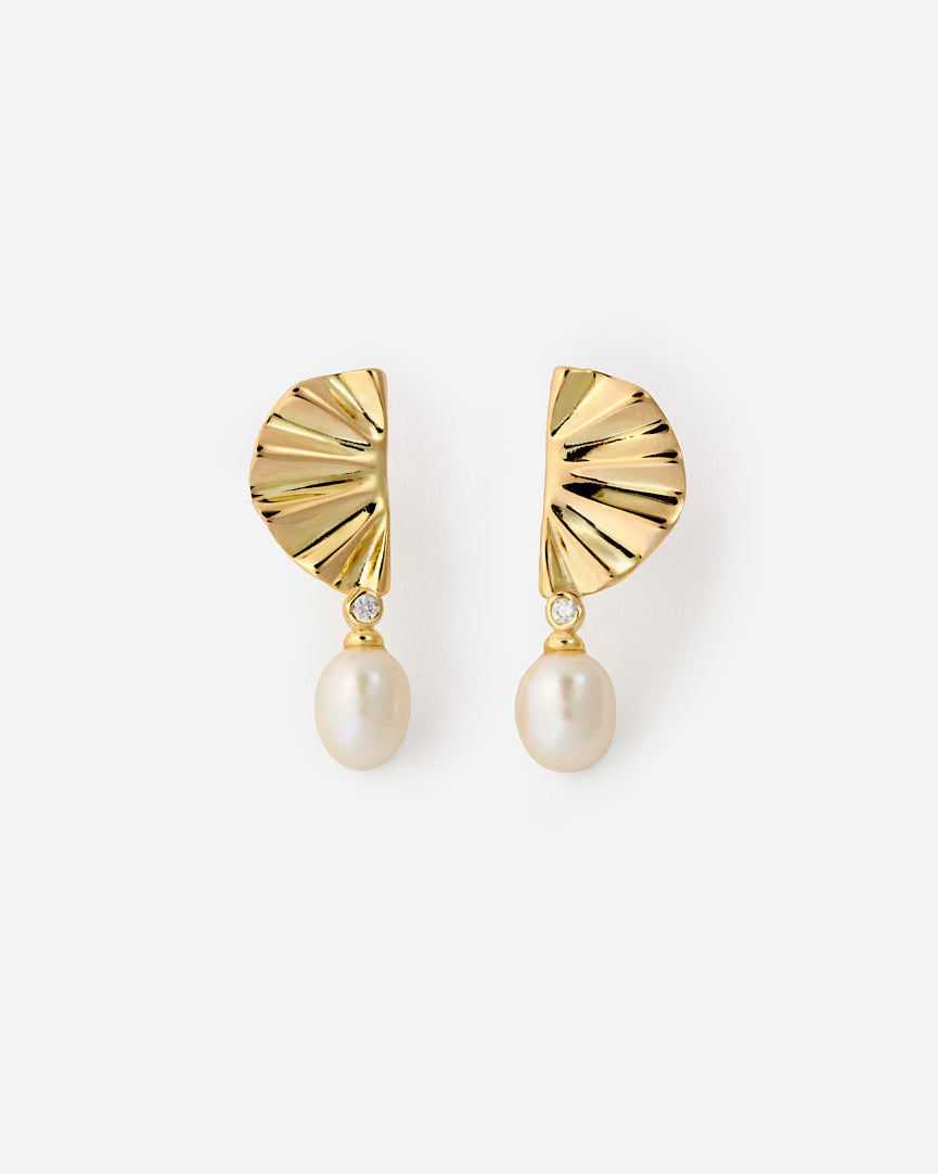 Elegant Gold Shell-Inspired Pearl Earrings - 18k Gold Vermeil