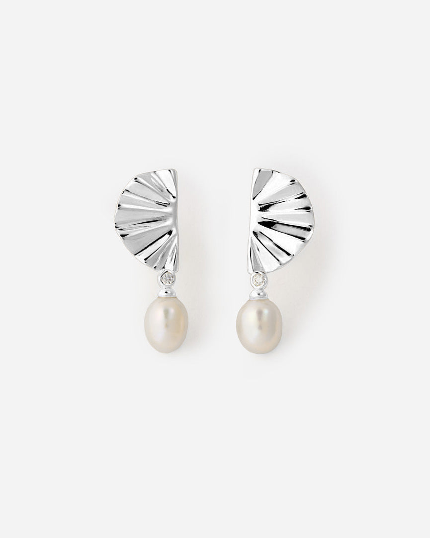 Elegant Gold Shell-Inspired Pearl Earrings Pearl Earrings