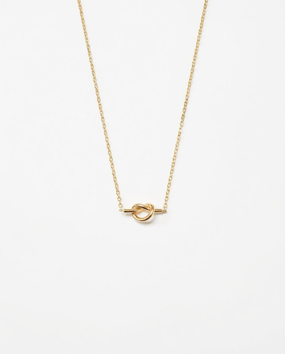 Elegant Gold Knot Toggle Clasp Necklace for Women
