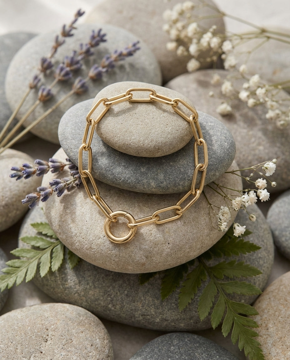 Chic Gold Link Chain Bracelet with Circle Clasp