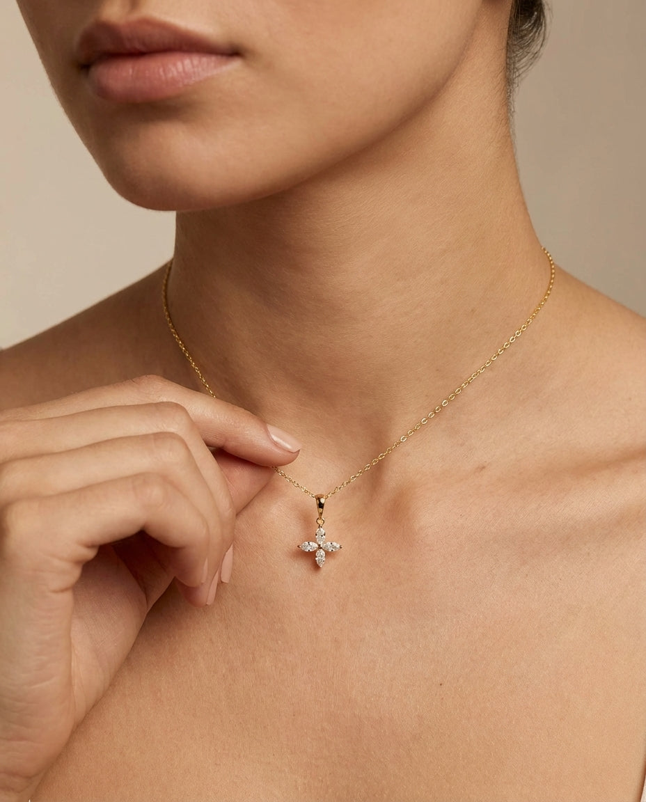 Sparkling Crystal Flower Pendant Necklace in Gold