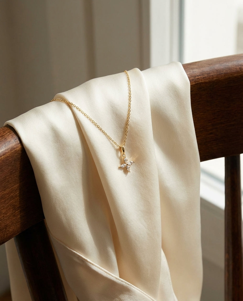 Sparkling Crystal Flower Pendant Necklace in Gold