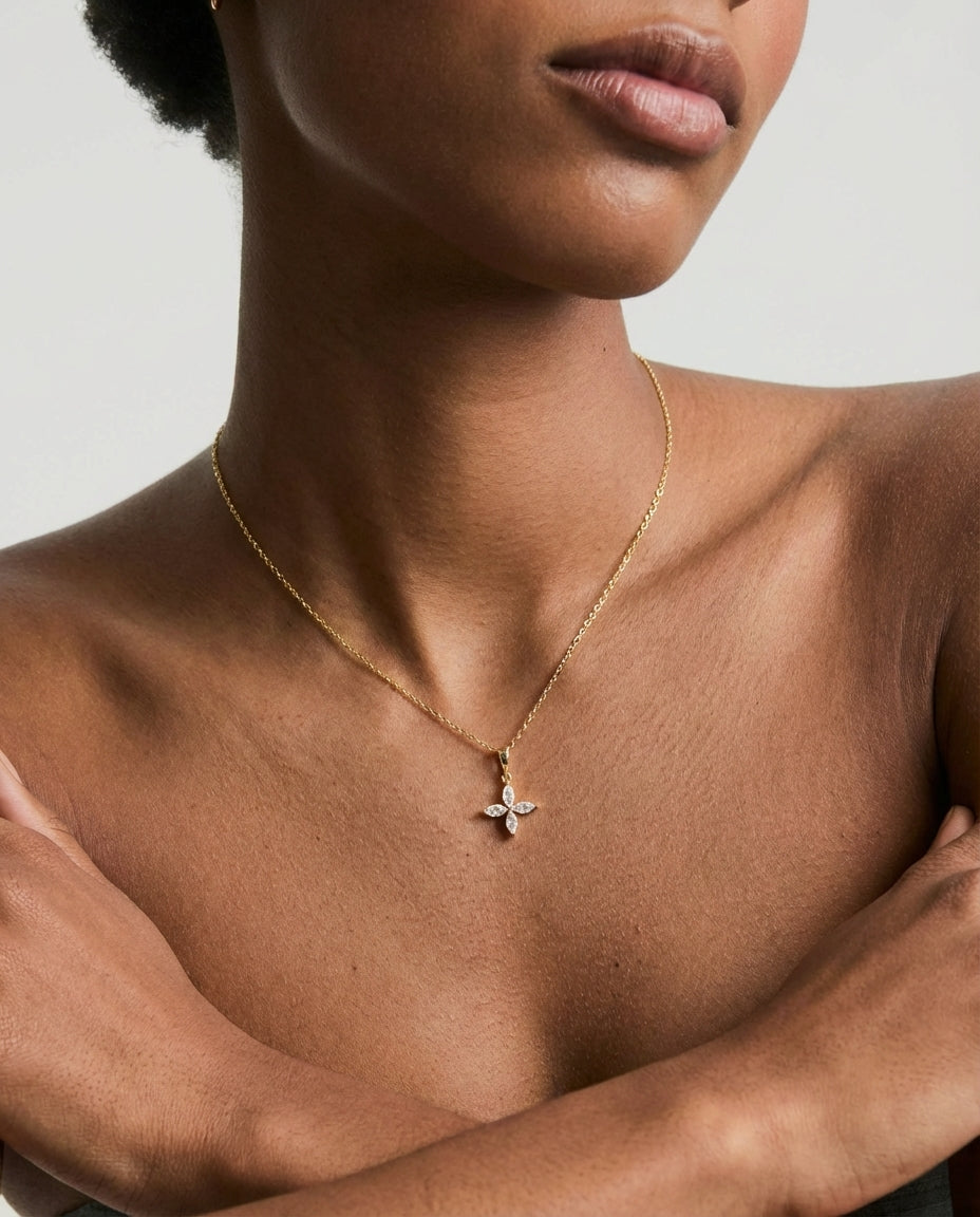 Sparkling Crystal Flower Pendant Necklace in Gold