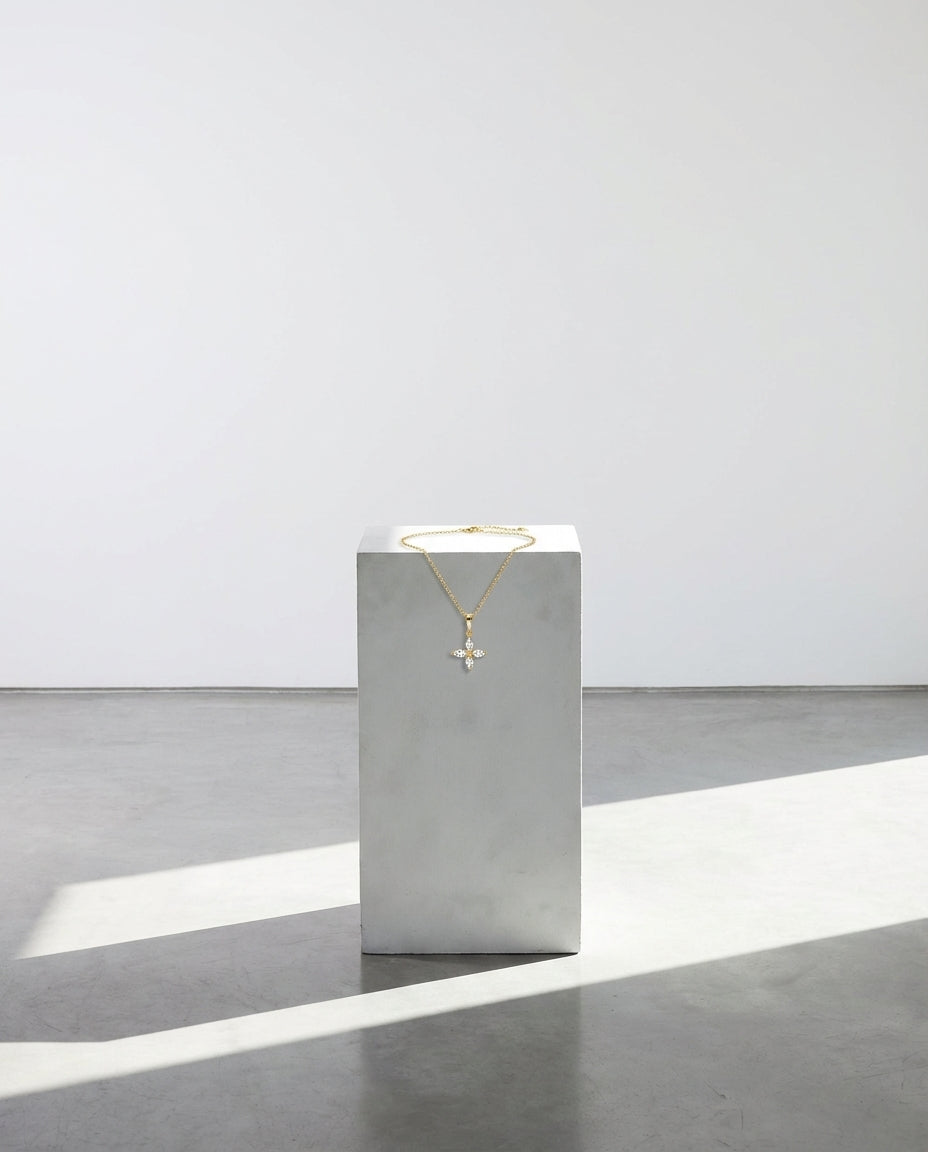 Sparkling Crystal Flower Pendant Necklace in Gold