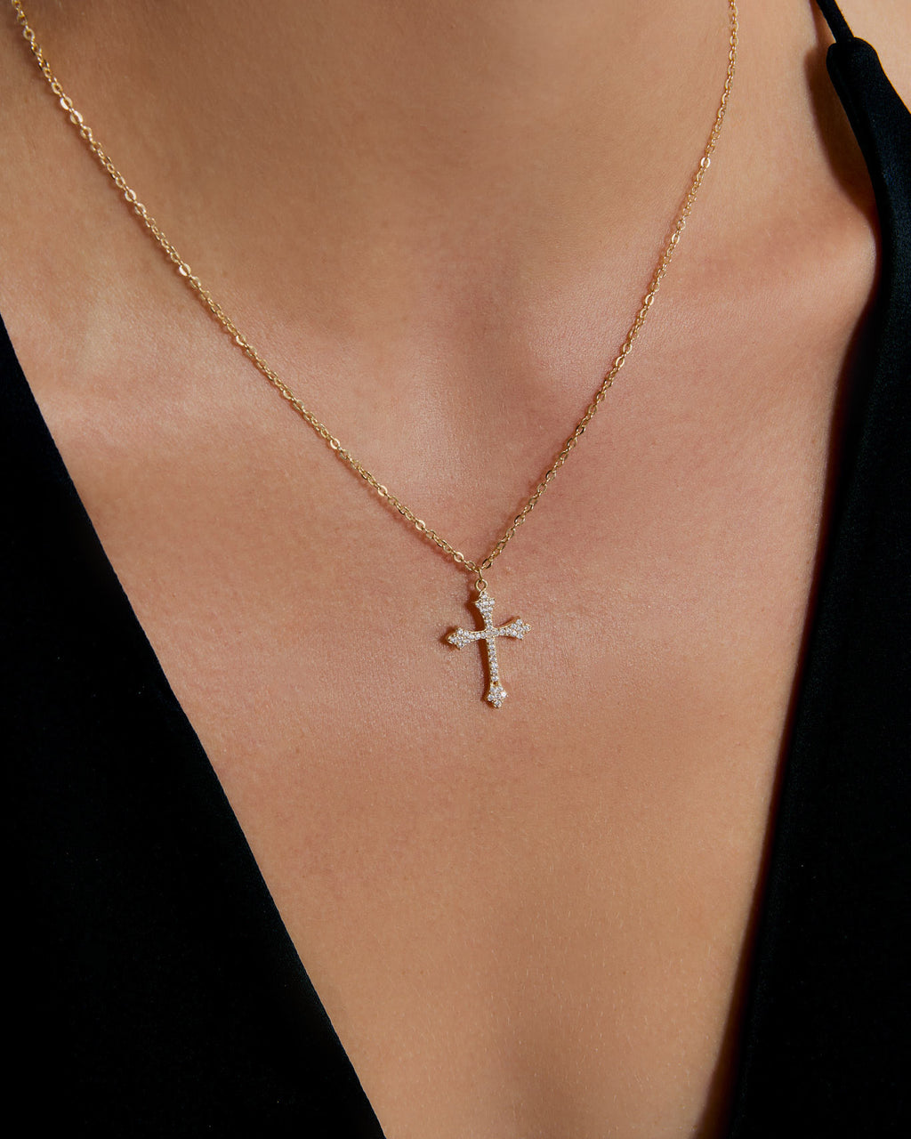 Elegant Cross Pendant Necklace - 18k Gold Vermeil