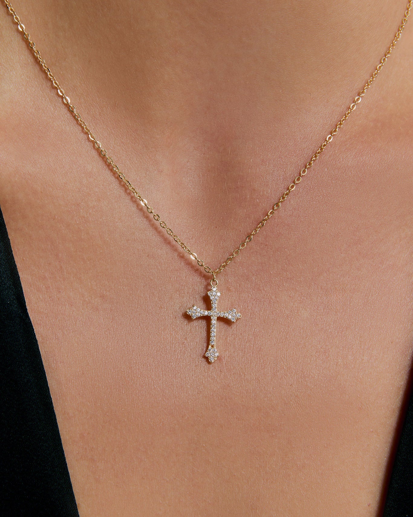 Elegant Cross Pendant Necklace - 18k Gold Vermeil
