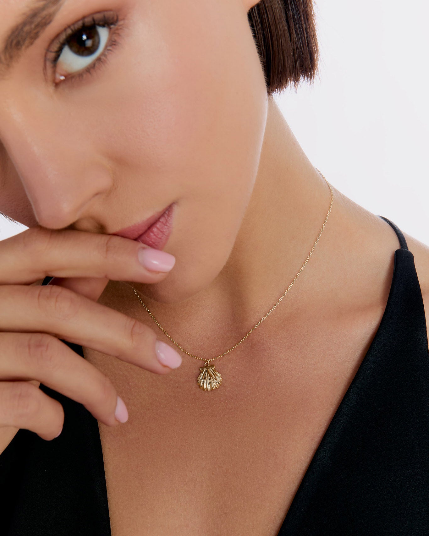 Minimalist Seashell Necklace - Dainty Jewelry