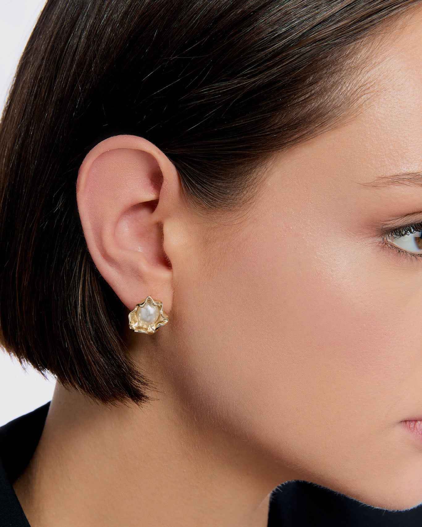 Flower Stud Earrings with Pearl Details - Rose Gold Vermeil