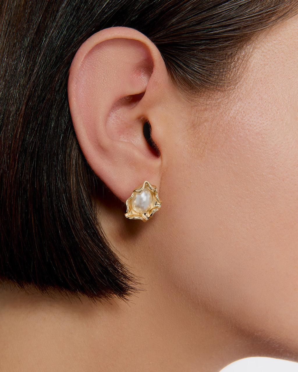 Flower Stud Earrings with Pearl Details - 925k Sterling Silver