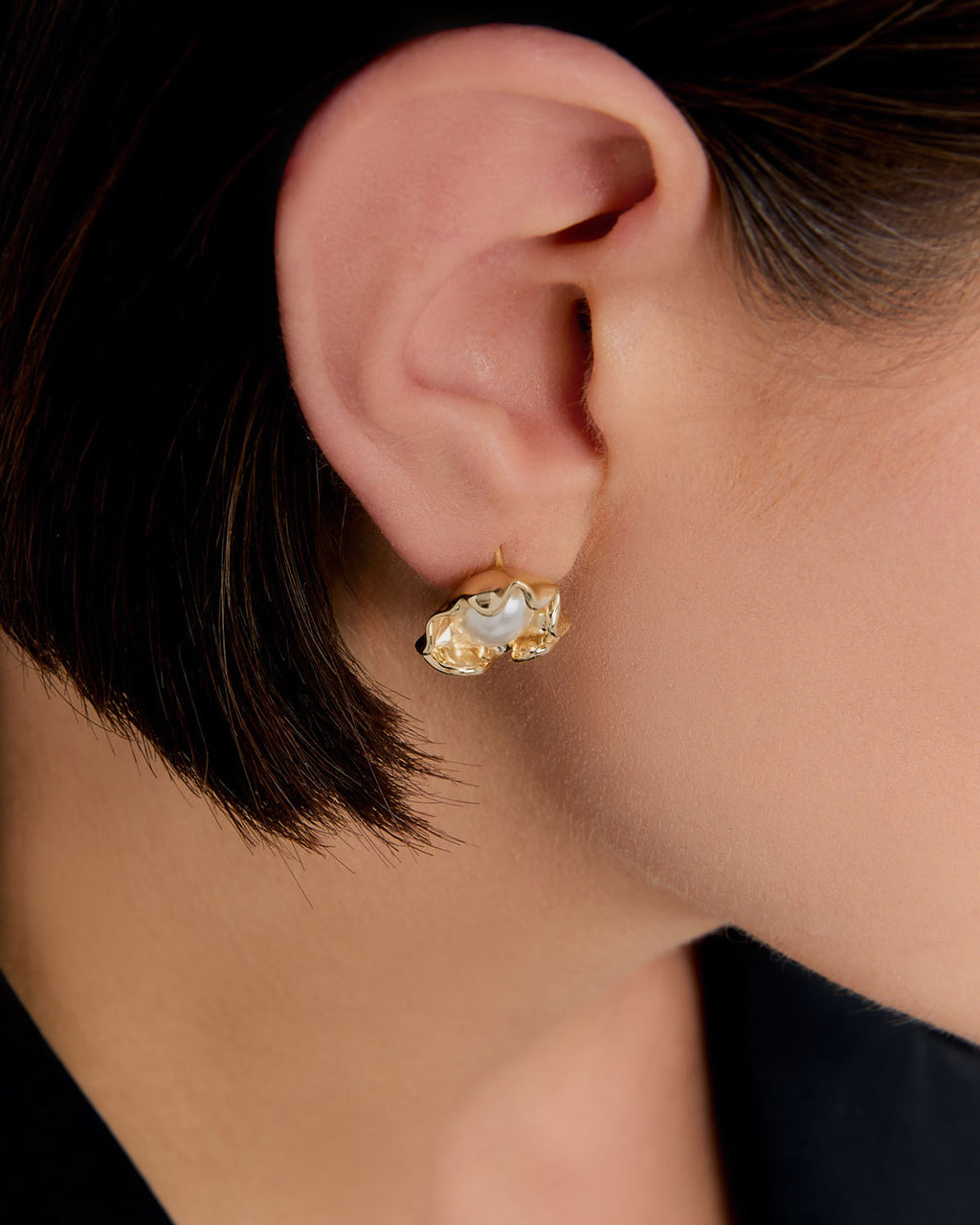 Flower Stud Earrings with Pearl Details - 925k Sterling Silver