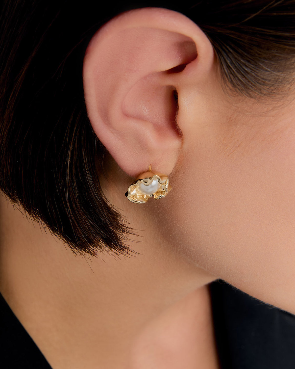 Flower Stud Earrings with Pearl Details - Rose Gold Vermeil